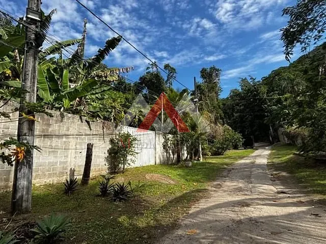 Terreno com 1910m², à venda, no bairro Itaipu em Niterói