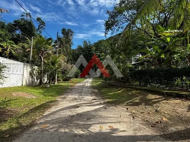 Terreno com 1910m², à venda, no bairro Itaipu em Niterói