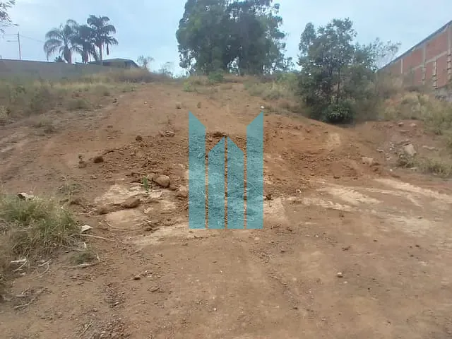 Terreno à venda, no bairro Morada dos Pássaros em Poços de Caldas