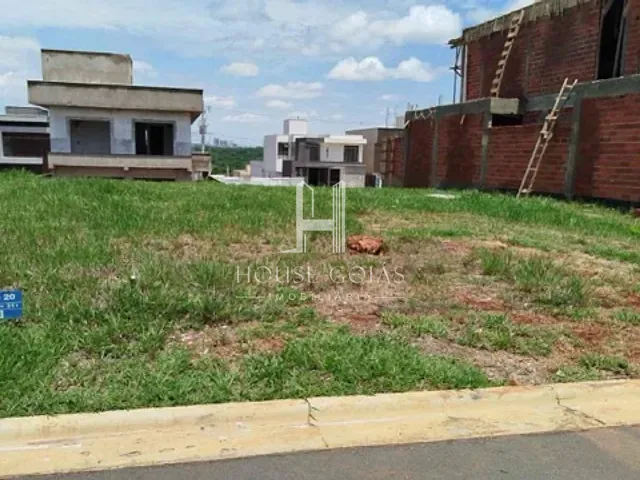 Terreno com 313m², à venda, no bairro Jardins Capri em Senador Canedo