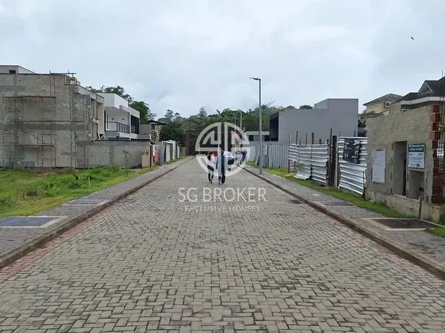 Terreno com 180m², à venda, no bairro Vargem Pequena em Rio de Janeiro