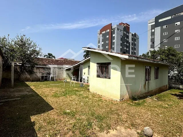 Terreno com 576m², à venda, no bairro Centro em Araucária