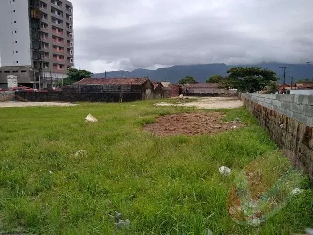 Terreno com 2264m², à venda, no bairro Vilamar em Praia Grande