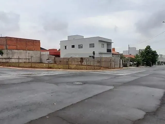 Terreno com 381m², à venda, no bairro Residencial dos Imigrantes em Holambra