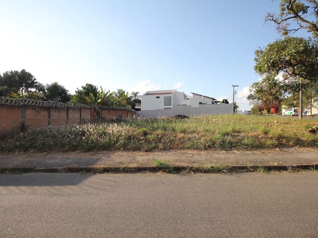Terreno com 800m², à venda, no bairro Jardim Canadá em São João da Boa Vista