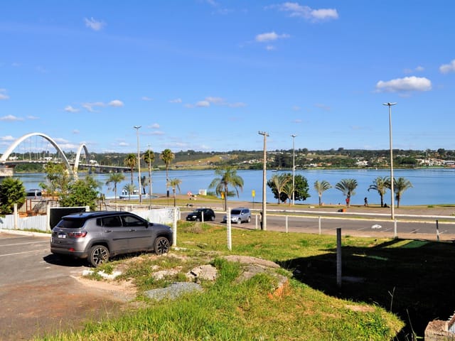 Foto do Terreno - SCES LOTES 33 e 35 TRECHO 2 ASA SUL | Beira Lago | Comercial | Vista para a ponte JK | ALPHA BRASILIA A IMÓVEIS LTDA.