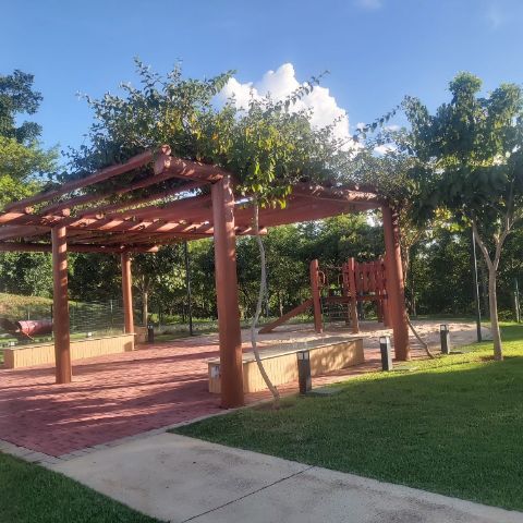 Terreno com 300m², à venda, no bairro Jardins Bolonha em Senador Canedo