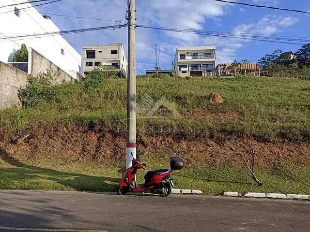 Terreno com 420m², à venda, no bairro Grama em Juiz de Fora