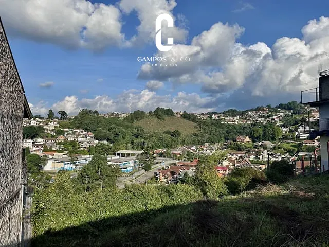 Terreno com 400m², à venda, no bairro Vila Suiça em Campos Do Jordão