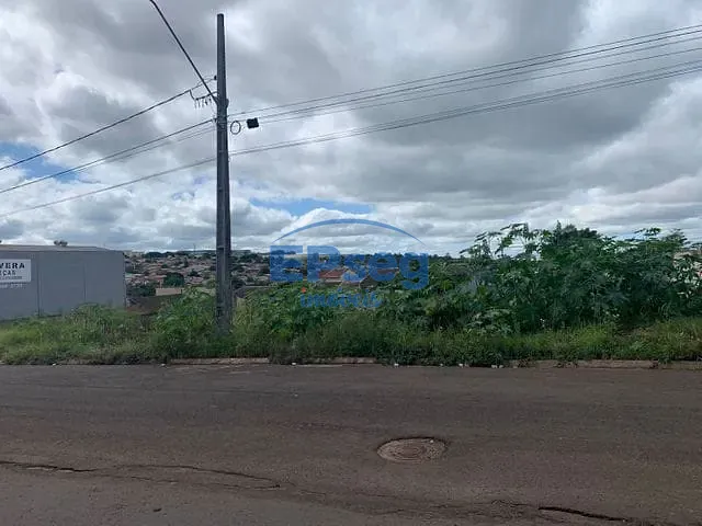 Terreno com 303m², à venda, no bairro Jardim Tropical em Londrina