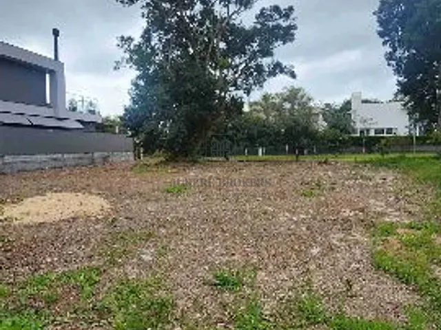 Terreno com 701m², à venda, no bairro Jurerê Internacional em Florianópolis