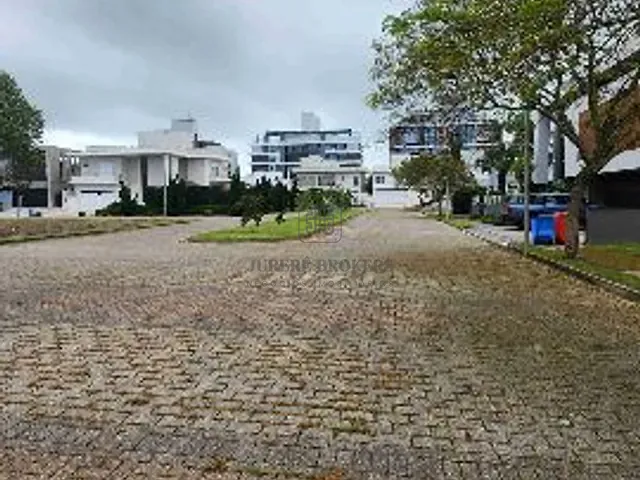 Terreno com 701m², à venda, no bairro Jurerê Internacional em Florianópolis