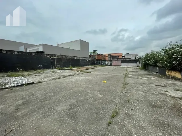 Terreno com 720m², à venda, no bairro Comendador Soares em Nova Iguaçu