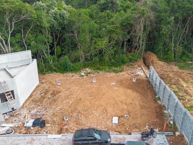 Terreno à venda, no bairro Xaxim em Curitiba