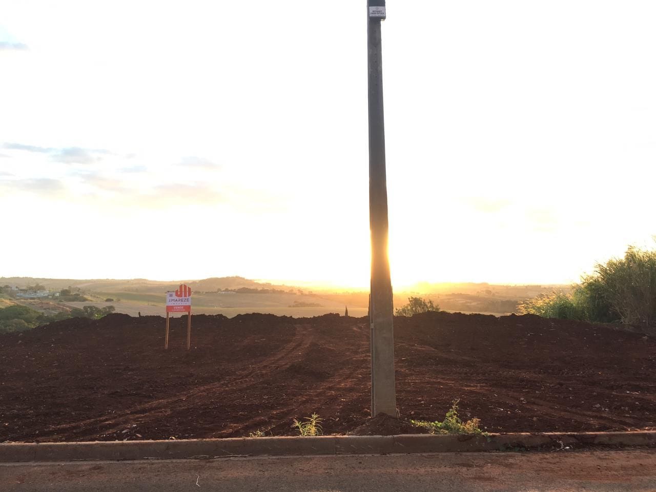 https://static.arboimoveis.com.br/TE0007_MAREZE/terreno-de-m-com-o-por-do-sol-mais-lindo-da-cidade-topografia-ideal-para-deck-com-vista-privilegiada-para-o-vale1625219779746oqbbx.jpg