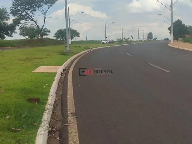 Terreno com 338m², à venda, no bairro Califórnia em Londrina