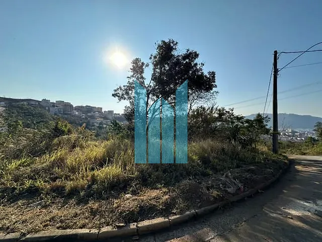 Terreno com 375m², à venda, no bairro Jardim Bandeirantes em Poços de Caldas