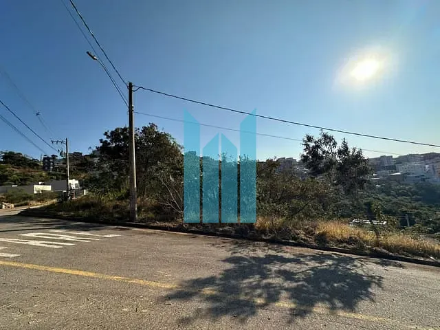 Terreno com 375m², à venda, no bairro Jardim Bandeirantes em Poços de Caldas