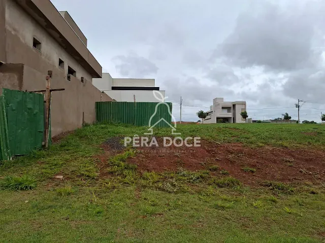 Terreno com 388m², à venda, no bairro Recreio dos Bandeirantes em Uberaba