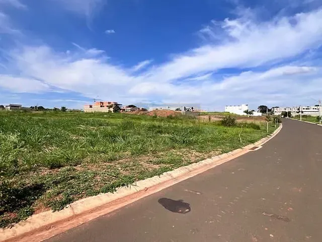 Terreno com 360m², à venda, no bairro Florabella I em Holambra