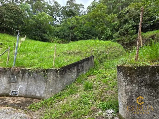 Terreno com 855m², à venda, no bairro Cônego em Nova Friburgo