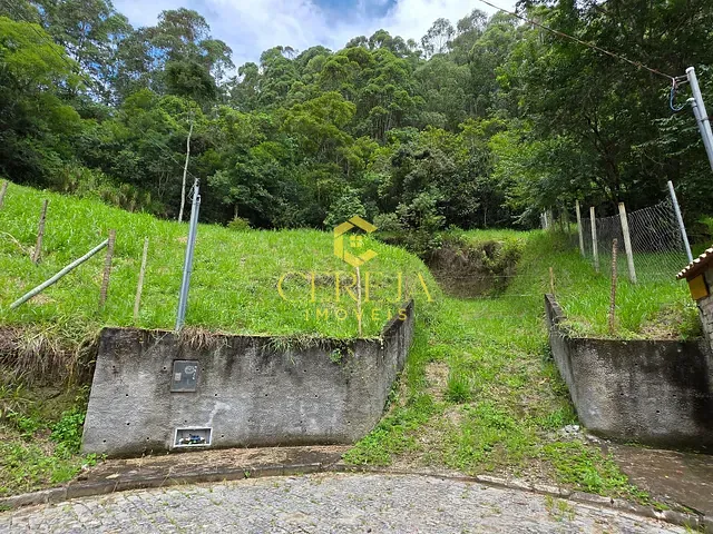 Terreno com 855m², à venda, no bairro Cônego em Nova Friburgo