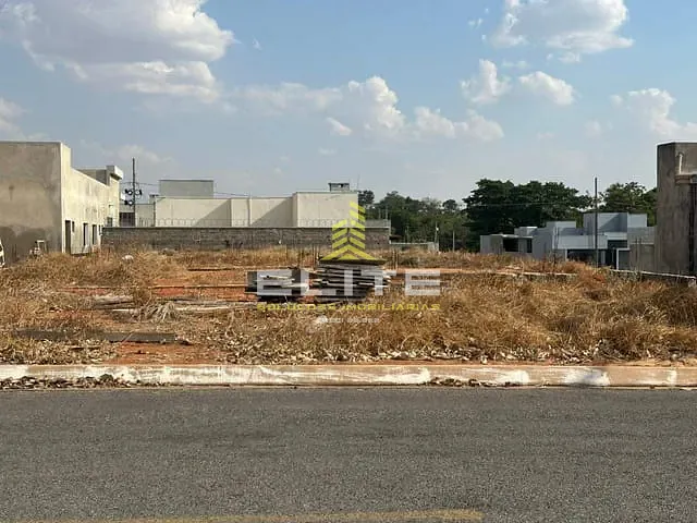 Terreno com 360m², à venda, no bairro Jardim dos Ipês em Sorriso