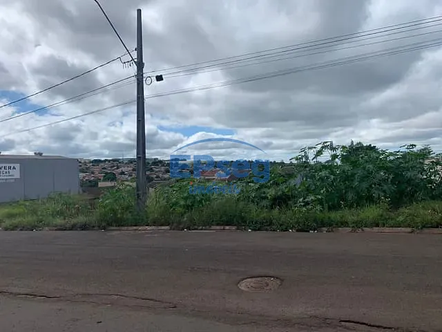 Terreno com 304m², à venda, no bairro Jardim Tropical em Londrina
