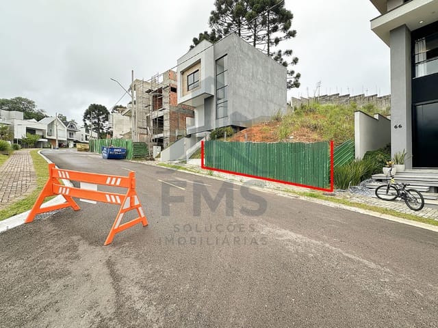 Terreno com 181m², à venda, no bairro Santa Cândida em Curitiba