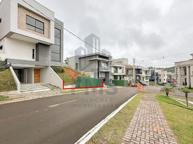 Terreno com 181m², à venda, no bairro Santa Cândida em Curitiba