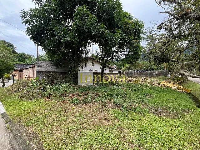 Terreno com 253m², à venda, no bairro Massaguaçu em Caraguatatuba