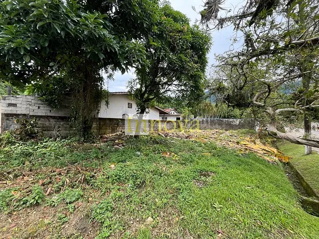 Terreno com 253m², à venda, no bairro Massaguaçu em Caraguatatuba