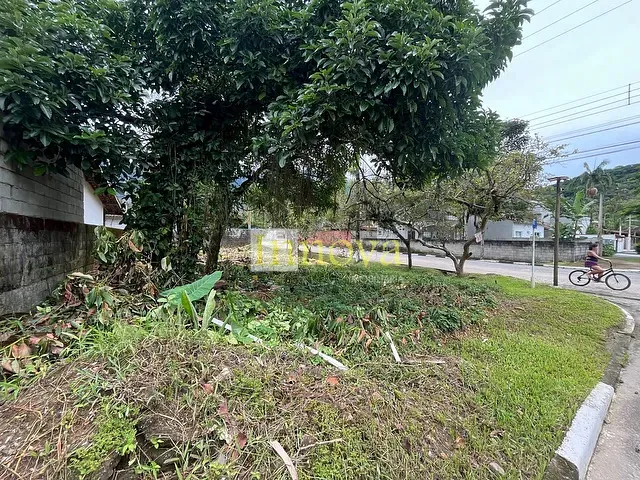 Terreno com 253m², à venda, no bairro Massaguaçu em Caraguatatuba