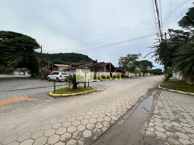 Terreno com 253m², à venda, no bairro Massaguaçu em Caraguatatuba