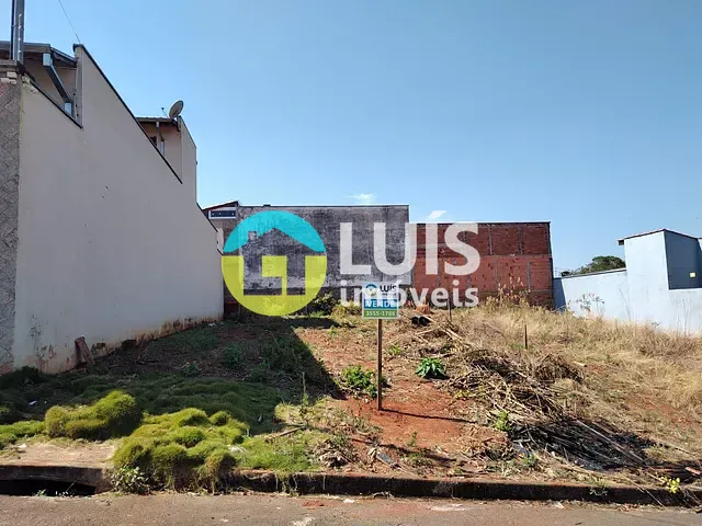 Terreno com 218m², à venda, no bairro Wenceslau de Almeida em Guaranésia