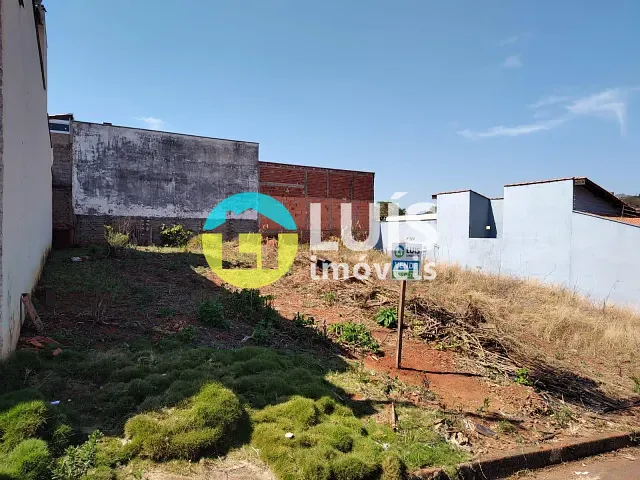 Terreno com 218m², à venda, no bairro Wenceslau de Almeida em Guaranésia