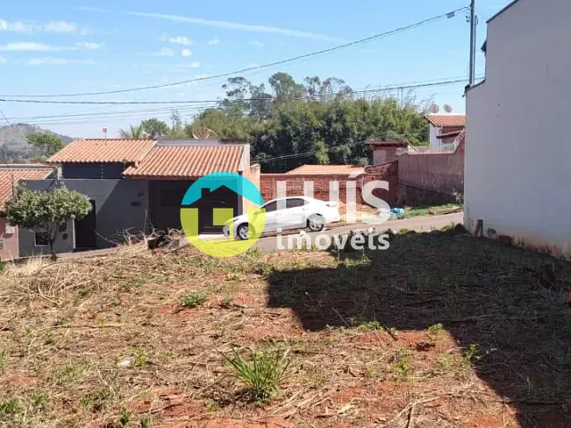 Terreno com 218m², à venda, no bairro Wenceslau de Almeida em Guaranésia