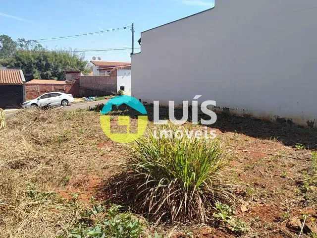 Terreno com 218m², à venda, no bairro Wenceslau de Almeida em Guaranésia