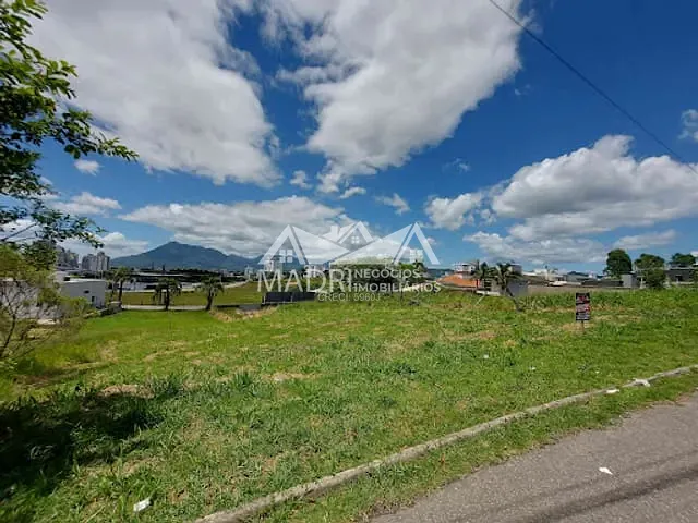 Terreno com 468m², à venda, no bairro Pedra Branca em Palhoça