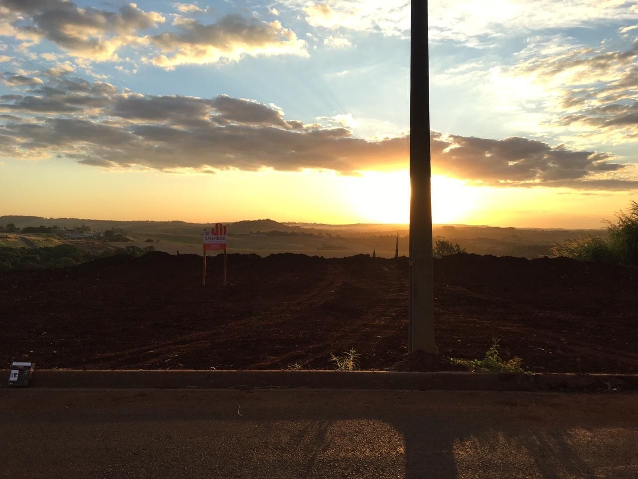 https://static.arboimoveis.com.br/TE0008_MAREZE/terreno-de-m-com-o-por-do-sol-mais-lindo-da-cidade-topografia-ideal-para-deck-com-vista-privilegiada-para-o-vale1625219779924qlbyp.jpg