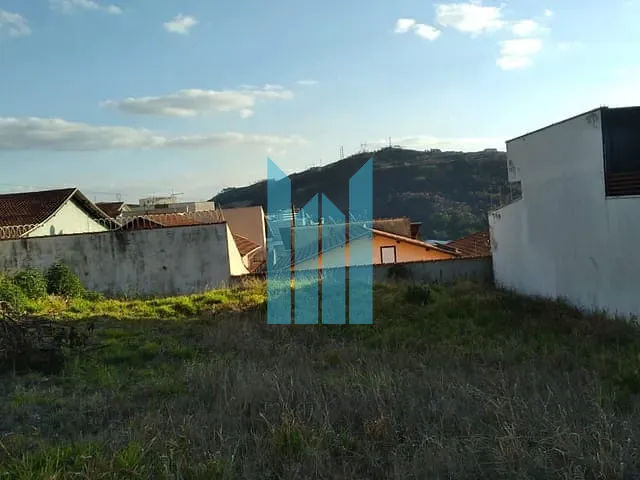 Terreno com 250m², à venda, no bairro Jardim das Azaleias em Poços de Caldas