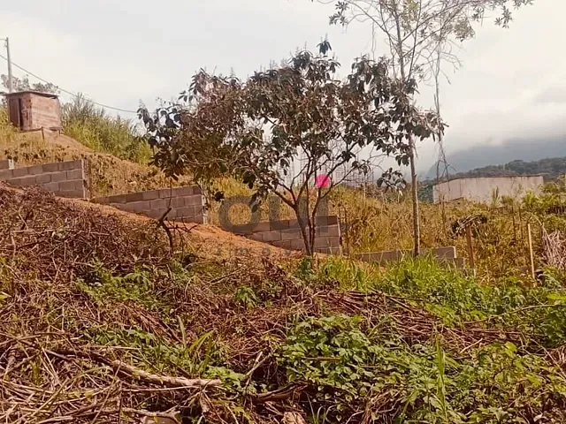 Terreno com 452m², à venda, no bairro Balneário Gardem Mar em Caraguatatuba