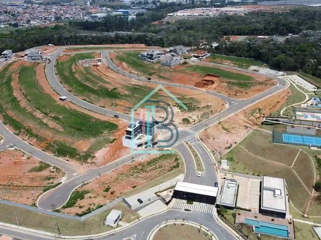 Terreno com 301m², à venda, no bairro Centro em Arujá