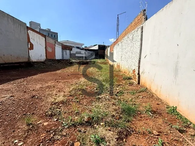 Terreno com 300m², à venda, no bairro Jardim São Pedro em Americana
