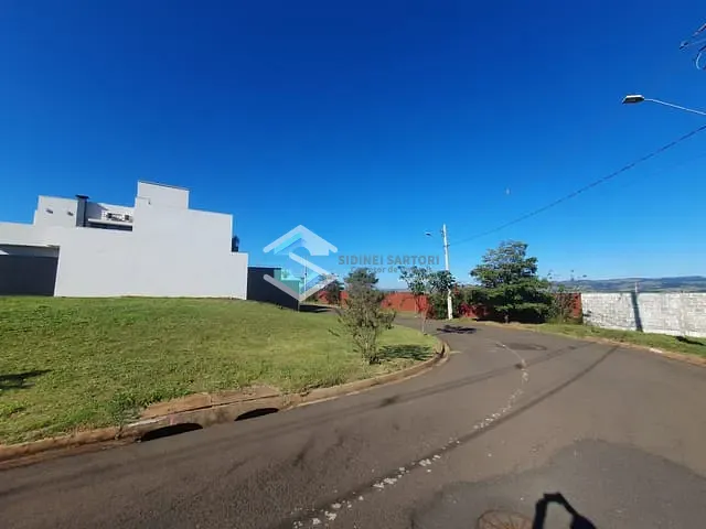 Terreno com 403m², à venda, no bairro ANITA MOREIRA em Jacarezinho