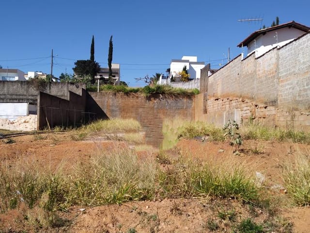Foto do Terreno - Terreno à Venda, no Bairro Jardim Cecília, em Araxá MG | Yes Gestão Imobiliária