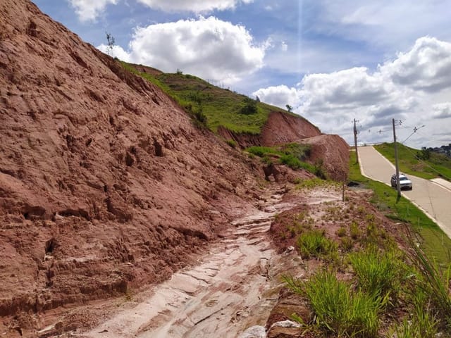Terreno com 365m², à venda, no bairro Quintas das Avenidas em Juiz de Fora