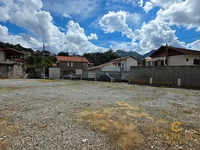 Terreno com 607m², à venda, no bairro Braunes em Nova Friburgo