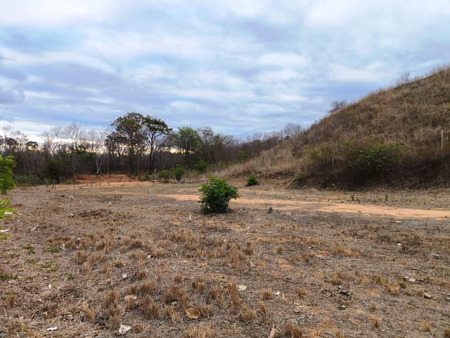Terreno com 225m², à venda, no bairro Jardim America em Governador Valadares