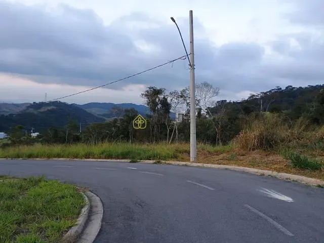 Terreno com 330m², à venda, no bairro Casa de Pedra em Volta Redonda